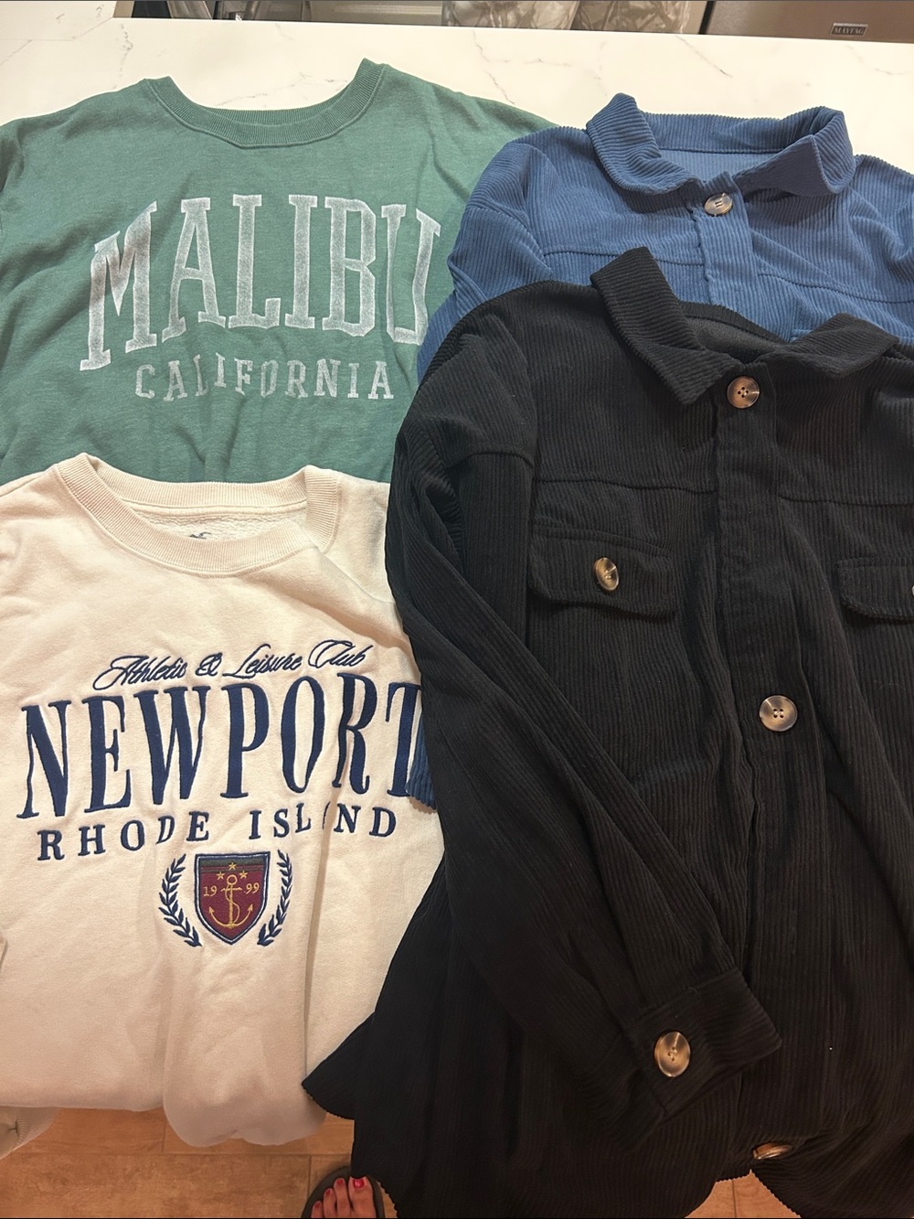 (4) Mixed Casual Tops Bundle - Malibu Green, Navy Blue, Black size Large